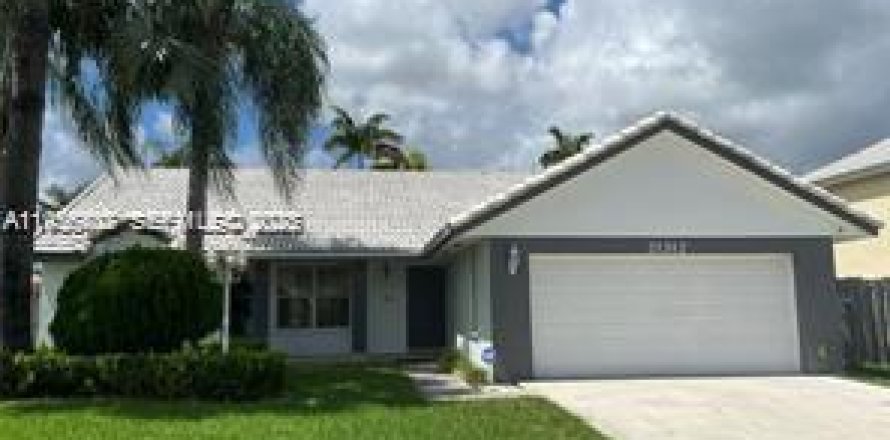 House in Cutler Bay, Florida 3 bedrooms, 157 sq.m. № 1994343