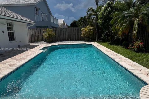 House in Cutler Bay, Florida 3 bedrooms, 157 sq.m. № 1994343 - photo 3