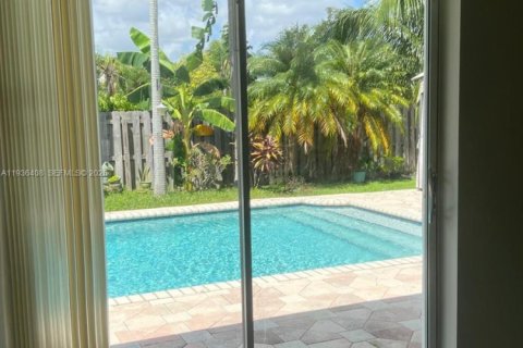 House in Cutler Bay, Florida 3 bedrooms, 157 sq.m. № 1994343 - photo 7