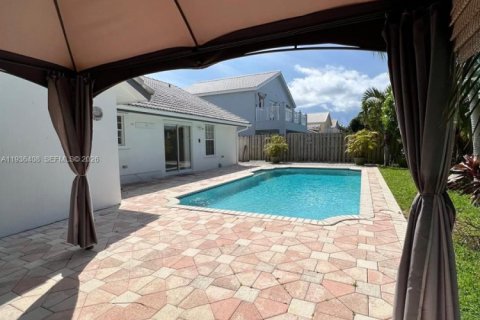 House in Cutler Bay, Florida 3 bedrooms, 157 sq.m. № 1994343 - photo 14