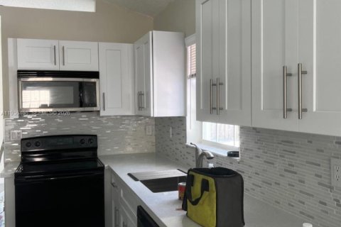 House in Cutler Bay, Florida 3 bedrooms, 157 sq.m. № 1994343 - photo 20