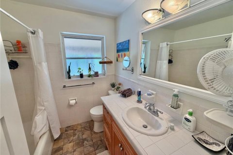 Villa ou maison à vendre à Wilton Manors, Floride: 3 chambres, 153.94 m2 № 2388657 - photo 15