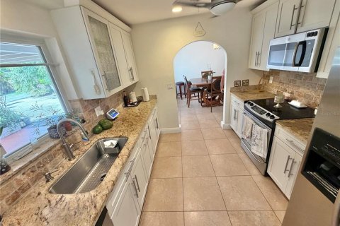Villa ou maison à vendre à Wilton Manors, Floride: 3 chambres, 153.94 m2 № 2388657 - photo 12