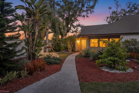 Villa ou maison à vendre à Sarasota, Floride: 2 chambres, 117.8 m2 № 2147721 - photo 2