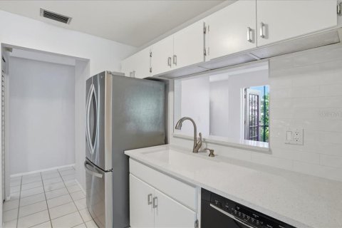 Villa ou maison à vendre à Sarasota, Floride: 2 chambres, 117.8 m2 № 2147721 - photo 28