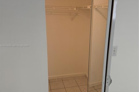 Снять в аренду квартиру в Помпано-Бич, Флорида 2 спальни, 84.08м2, № 1987862 - фото 10