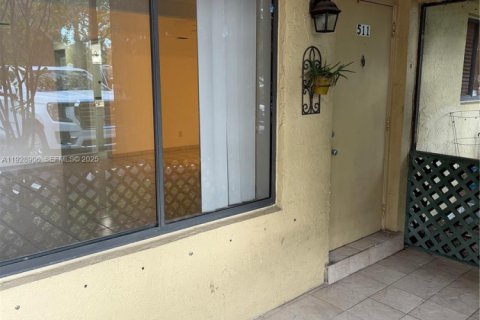 Снять в аренду квартиру в Помпано-Бич, Флорида 2 спальни, 84.08м2, № 1987862 - фото 2