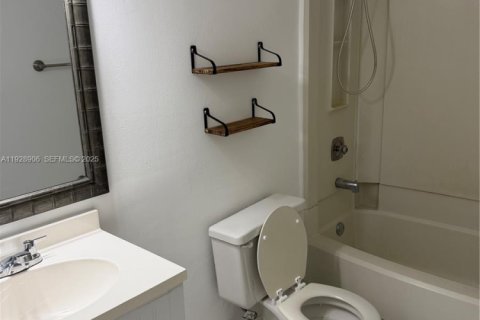 Снять в аренду квартиру в Помпано-Бич, Флорида 2 спальни, 84.08м2, № 1987862 - фото 12