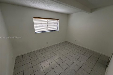 Снять в аренду квартиру в Помпано-Бич, Флорида 2 спальни, 84.08м2, № 1987862 - фото 5