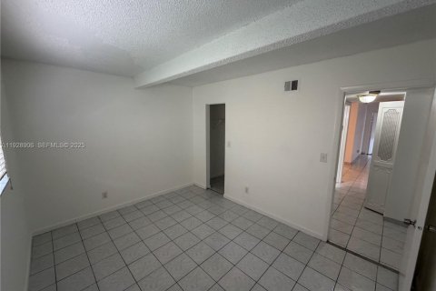 Снять в аренду квартиру в Помпано-Бич, Флорида 2 спальни, 84.08м2, № 1987862 - фото 6