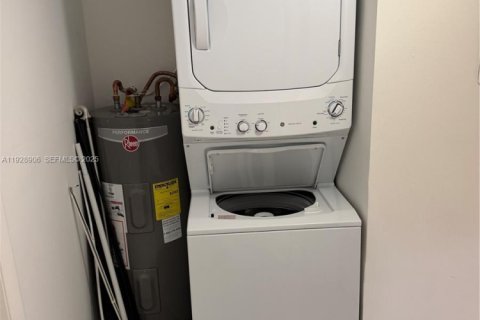 Снять в аренду квартиру в Помпано-Бич, Флорида 2 спальни, 84.08м2, № 1987862 - фото 14