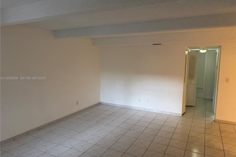 Снять в аренду квартиру в Помпано-Бич, Флорида 2 спальни, 84.08м2, № 1987862 - фото 7