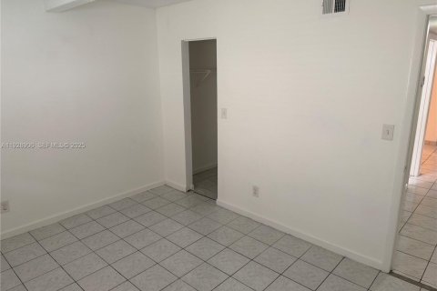 Снять в аренду квартиру в Помпано-Бич, Флорида 2 спальни, 84.08м2, № 1987862 - фото 11