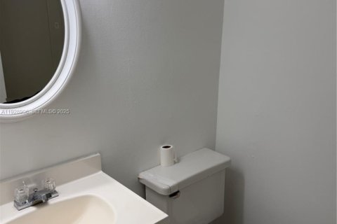 Снять в аренду квартиру в Помпано-Бич, Флорида 2 спальни, 84.08м2, № 1987862 - фото 8