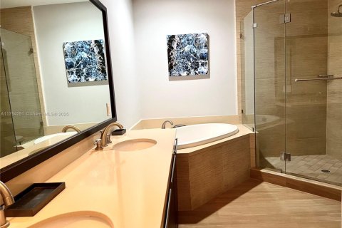 Condo in North Bay Village, Florida, 2 bedrooms  № 1974321 - photo 8