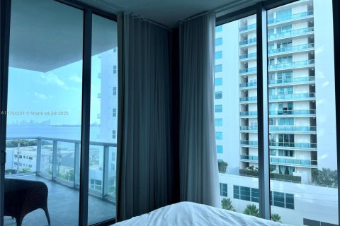 Condo in North Bay Village, Florida, 2 bedrooms  № 1974321 - photo 10