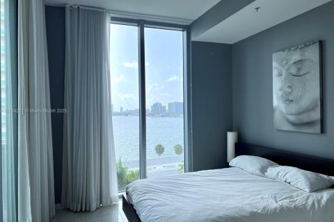 Condo in North Bay Village, Florida, 2 bedrooms  № 1974321 - photo 9