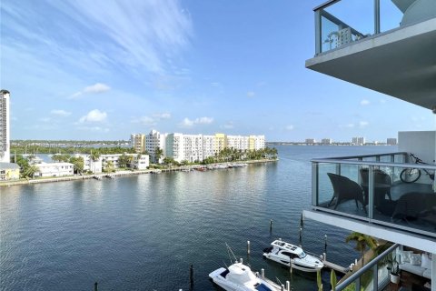 Condo in North Bay Village, Florida, 2 bedrooms  № 1974321 - photo 14