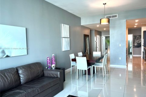 Condo in North Bay Village, Florida, 2 bedrooms  № 1974321 - photo 4