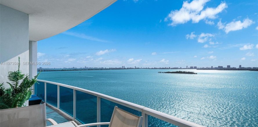 Кондоминиум с 2 спальнями в Майами, Флорида № 2048517