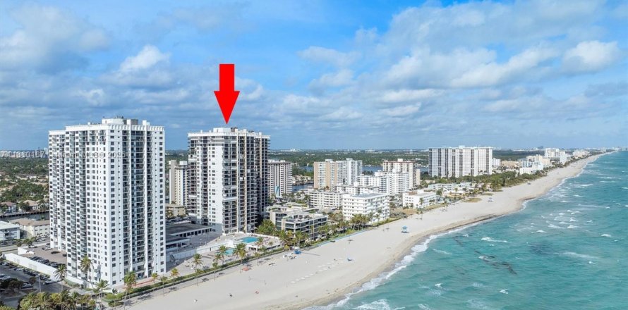 Кондоминиум с 2 спальнями в Холливуд, Флорида № 2018190