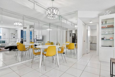 Купить кондоминиум в Холливуд, Флорида 2 спальни, 102.19м2, № 2018190 - фото 5