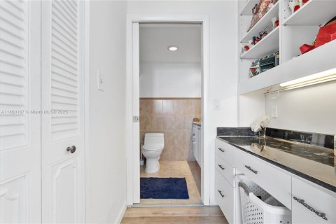 Купить кондоминиум в Холливуд, Флорида 2 спальни, 102.19м2, № 2018190 - фото 22