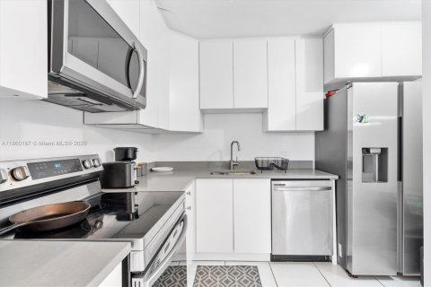 Купить кондоминиум в Холливуд, Флорида 2 спальни, 102.19м2, № 2018190 - фото 8