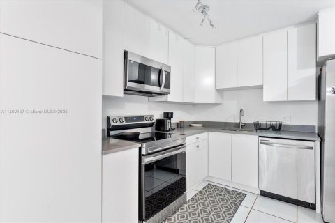 Купить кондоминиум в Холливуд, Флорида 2 спальни, 102.19м2, № 2018190 - фото 7