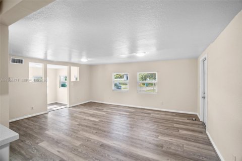 House in Dania Beach, Florida 3 bedrooms, 122.91 sq.m. № 2055988 - photo 15