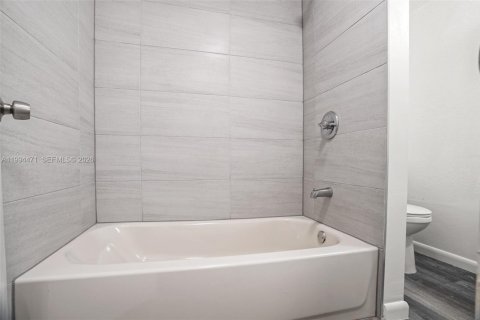 House in Dania Beach, Florida 3 bedrooms, 122.91 sq.m. № 2055988 - photo 19