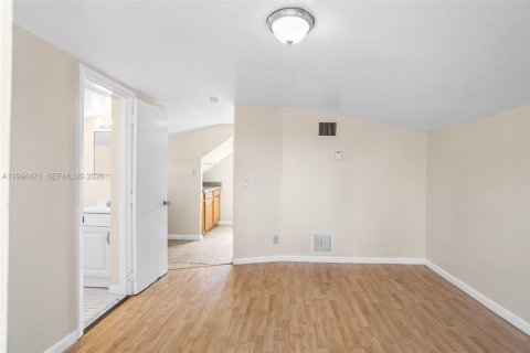 House in Dania Beach, Florida 3 bedrooms, 122.91 sq.m. № 2055988 - photo 23