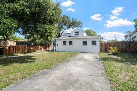 House in Dania Beach, Florida 3 bedrooms, 122.91 sq.m. № 2055988 - photo 7