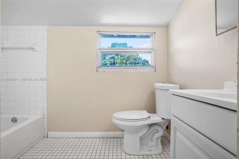 House in Dania Beach, Florida 3 bedrooms, 122.91 sq.m. № 2055988 - photo 29