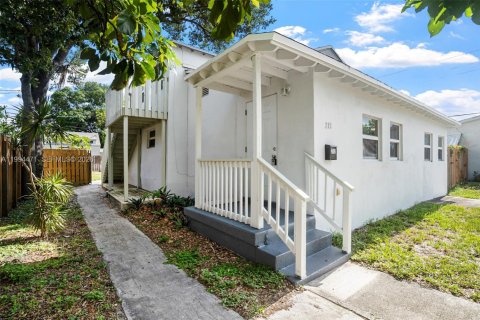 House in Dania Beach, Florida 3 bedrooms, 122.91 sq.m. № 2055988 - photo 5
