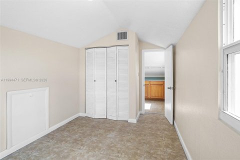 House in Dania Beach, Florida 3 bedrooms, 122.91 sq.m. № 2055988 - photo 27