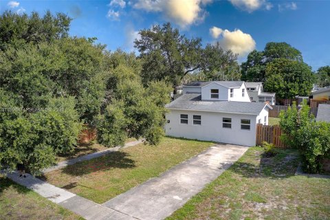 House in Dania Beach, Florida 3 bedrooms, 122.91 sq.m. № 2055988 - photo 4