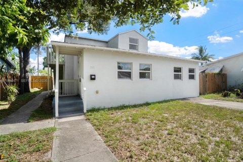 House in Dania Beach, Florida 3 bedrooms, 122.91 sq.m. № 2055988 - photo 6