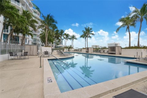 Condominio en venta en Aventura, Florida, 2 dormitorios, 111.85 m2 № 1693430 - foto 2