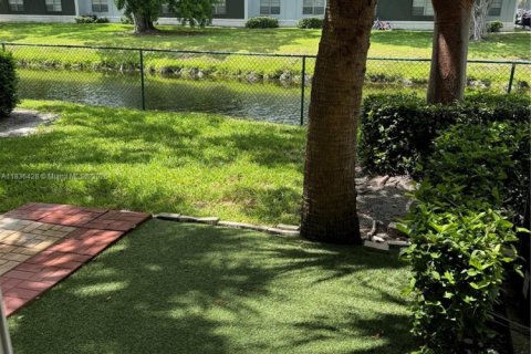 Condo in Pembroke Pines, Florida, 2 bedrooms  № 1819991 - photo 4