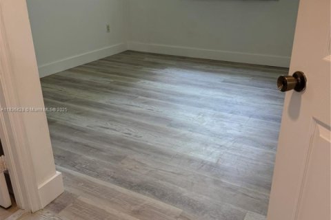 Condo in Pembroke Pines, Florida, 2 bedrooms  № 1819991 - photo 8