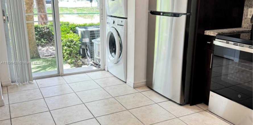 Condo in Pembroke Pines, Florida, 2 bedrooms № 1819991