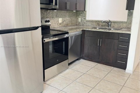 Condo in Pembroke Pines, Florida, 2 bedrooms  № 1819991 - photo 7
