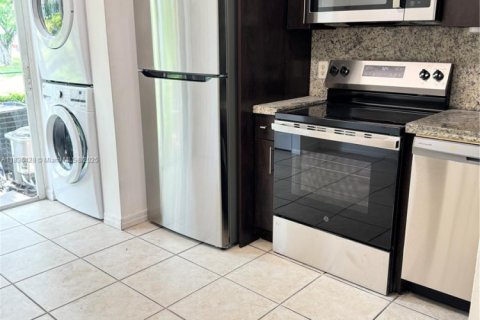 Condo in Pembroke Pines, Florida, 2 bedrooms  № 1819991 - photo 3