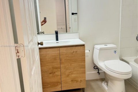 Condo in Pembroke Pines, Florida, 2 bedrooms  № 1819991 - photo 13