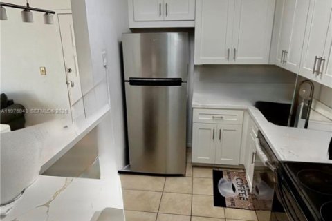 Снять в аренду кондоминиум в Хайалиа, Флорида 2 спальни, 78.78м2, № 2040265 - фото 2