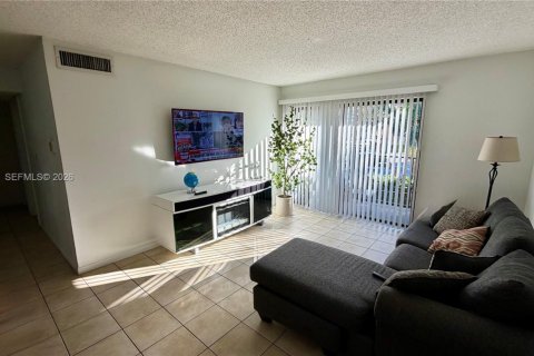 Кондоминиум с 2 спальнями в Хайалиа, Флорида № 2040265