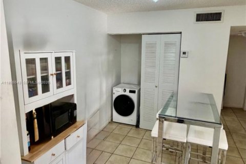 Снять в аренду кондоминиум в Хайалиа, Флорида 2 спальни, 78.78м2, № 2040265 - фото 3