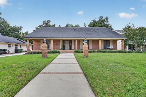 House in Orlando, Florida 4 bedrooms, 460.8 sq.m. № 2200189 - photo 6