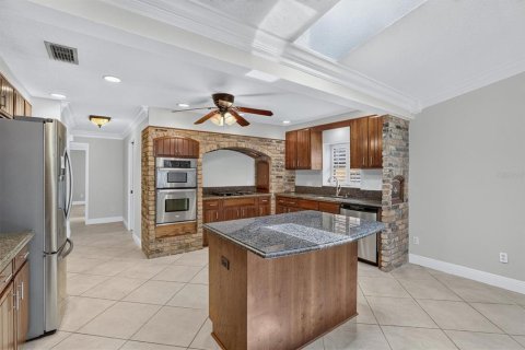 House in Orlando, Florida 4 bedrooms, 460.8 sq.m. № 2200189 - photo 2